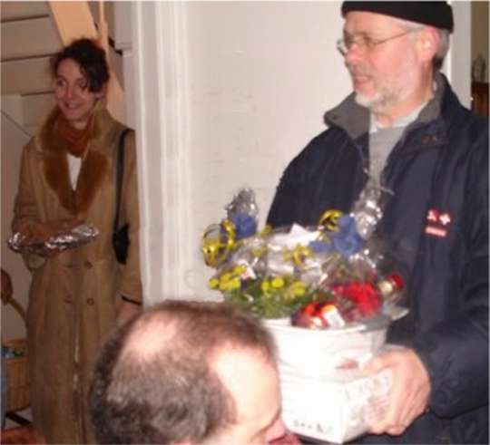 Geschenk zur Party. Foto TCBS / Rolf Fraedrich