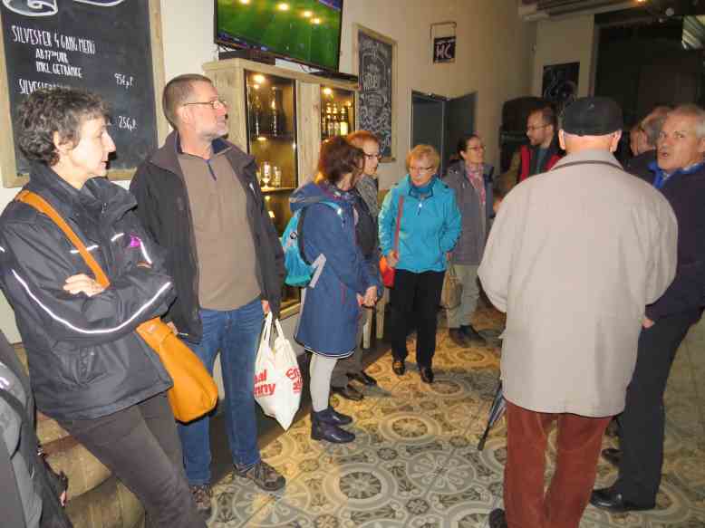 Warten auf die Fhrung. Foto: TCBS / Rolf Fraedrich